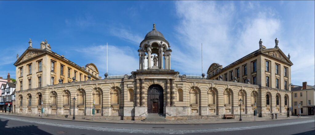 High Street frontage of Queen's