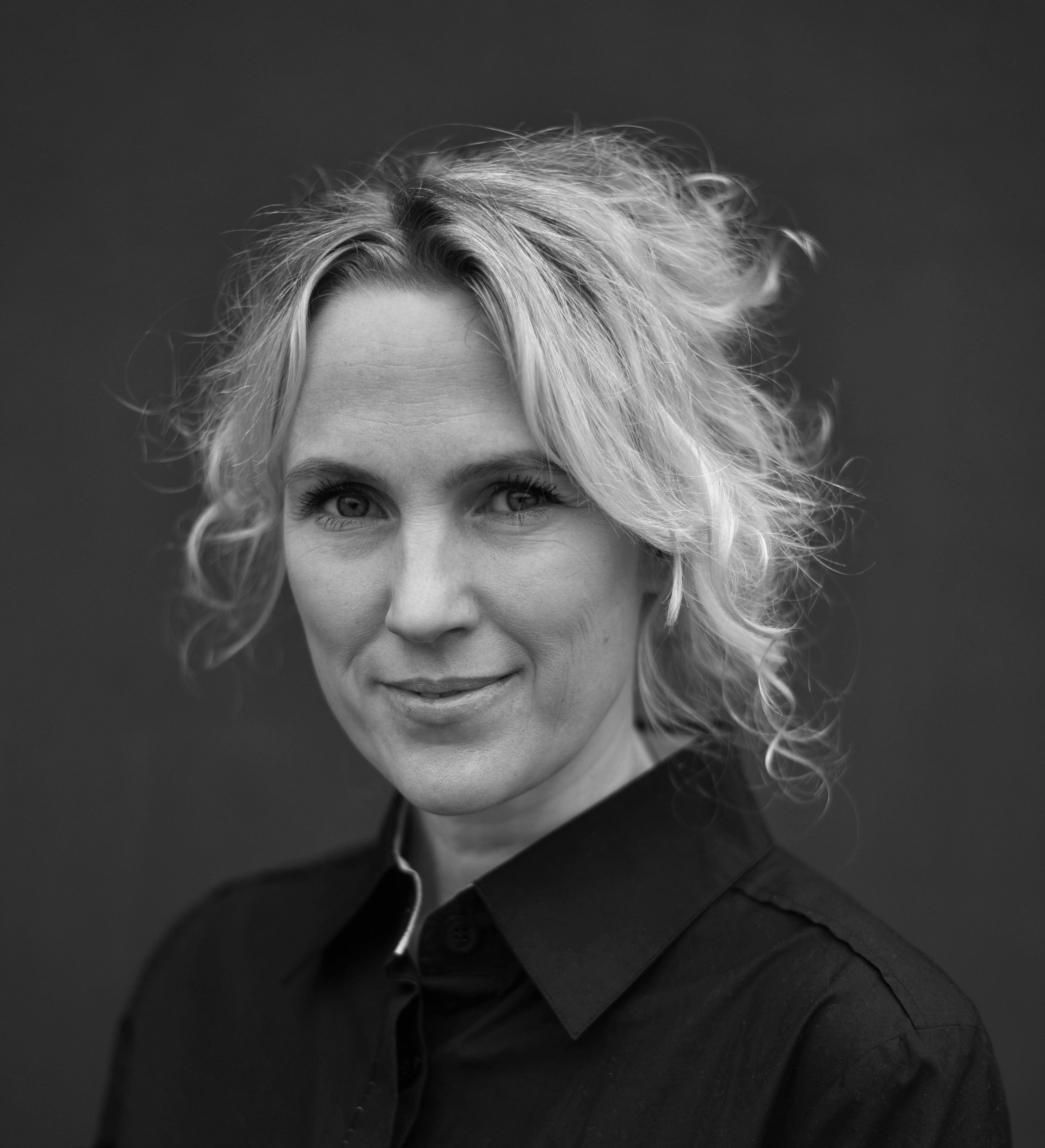 profile photo:Portrét - Zuzana Říhová - Cestou špendlíků...