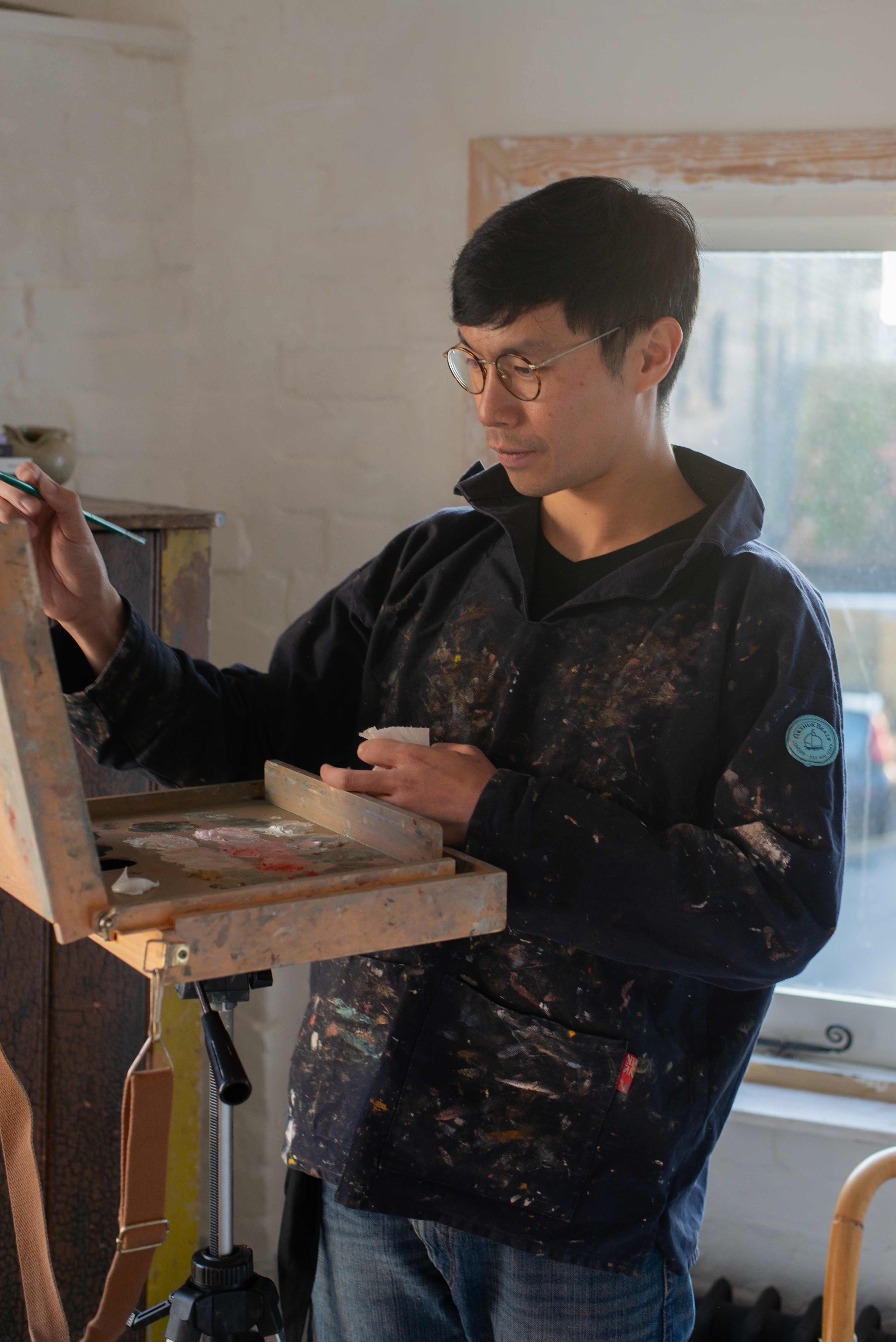 Jonathan Chan profile photo: Jonathan stands painting