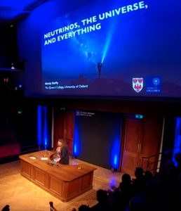 Dr Kirsty Duffy delivering her lecture at The Royal Institution
