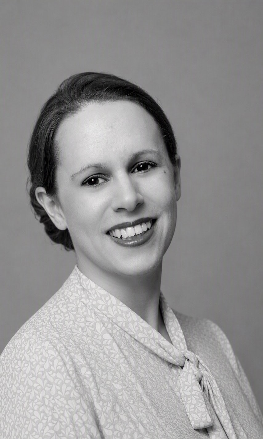 Julia Barr headshot