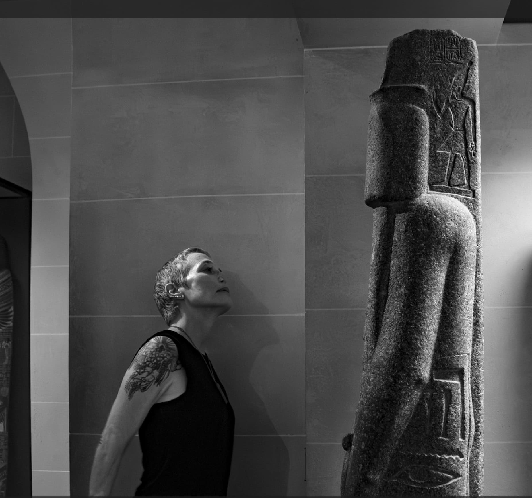 Prof Frood with a statue of Wenennefer